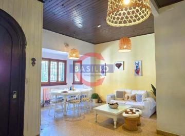 Casa · 216m² · 4 Ambientes · 1 Cochera · Venta | Chalet Estilo Inglés 4 Ambientes con Patio y Garage – Florida Este