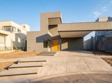 Casa · 203m² · 8 Ambientes · 2 Cocheras · Casa de Categoría a Estrenar en Viñas del Torreón