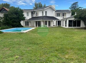 Casa · 550m² · 8 Ambientes · 4 Cocheras · 5 Dorm. (2 en Suite) - Quincho Cerrado - Cerro de Las Rosas