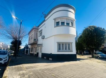 Casa · 122m² · 5 Ambientes · 1 Cochera · Casa Amplia con 3 Dorm. y Cochera en La Plata