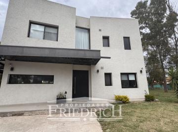 Casa · 285m² · 5 Ambientes · 3 Cocheras · Casa en Alquiler en Alvarez del Bosque, Moreno