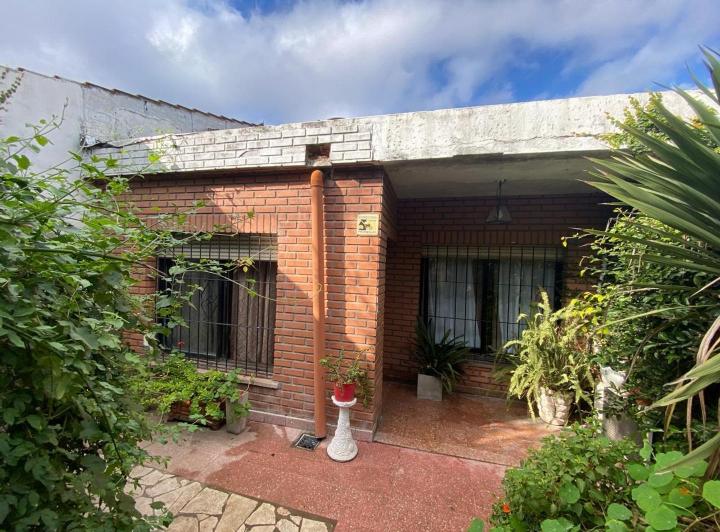 Casa · 110m² · 4 Ambientes · 2 Cocheras