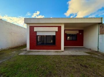 Casa de 3 ambientes, Morón · Casa en Alquiler en Castelar Sur