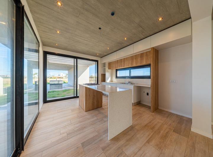 Casa · 192m² · 5 Ambientes · 2 Cocheras