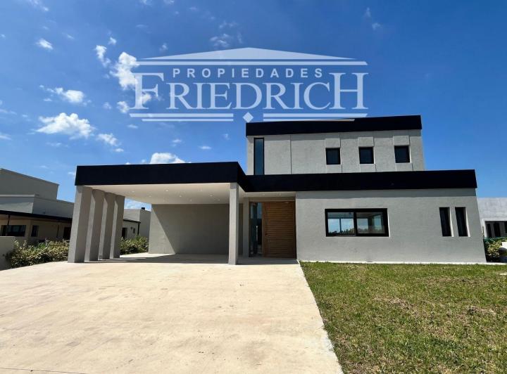 Casa · 312m² · 4 Ambientes · 4 Cocheras