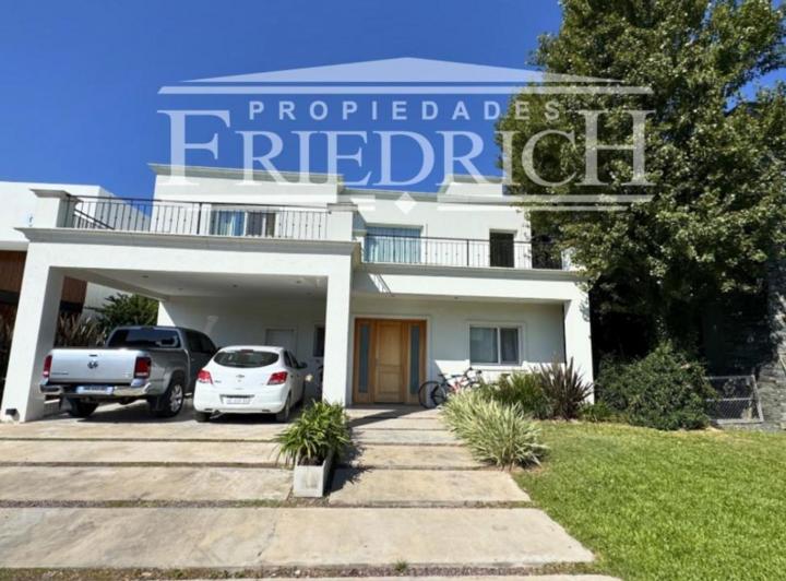 Casa · 263m² · 5 Ambientes · 6 Cocheras