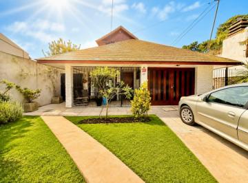 Casa · 240m² · 5 Ambientes · 1 Cochera · Latorre Prop. Vende Chalet 5 Amb. + Dos Deptos en La Florida