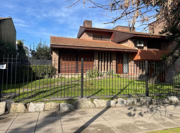 Casa · 180m² · 4 Ambientes · 1 Cochera · Casa en Alquiler - Ituzaingo Sur - Gelpi Al 700