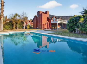 Casa · 309m² · 6 Ambientes · 4 Cocheras · Casa a La Venta en Country Banco Provincia, Moreno