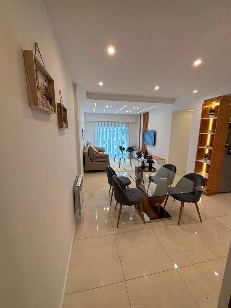 Venta de Departamento 4 Ambientes a la calle con balcon corrido