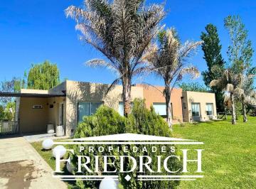 Casa · 215m² · 4 Ambientes · 6 Cocheras · Casa en Venta
