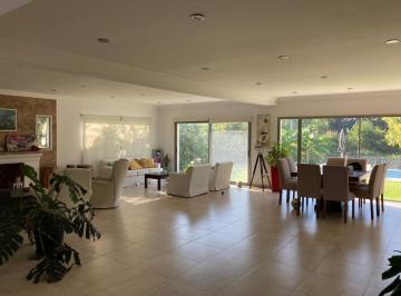 Casa · 360m² · 7 Ambientes · 3 Cocheras · Casa - San Benito