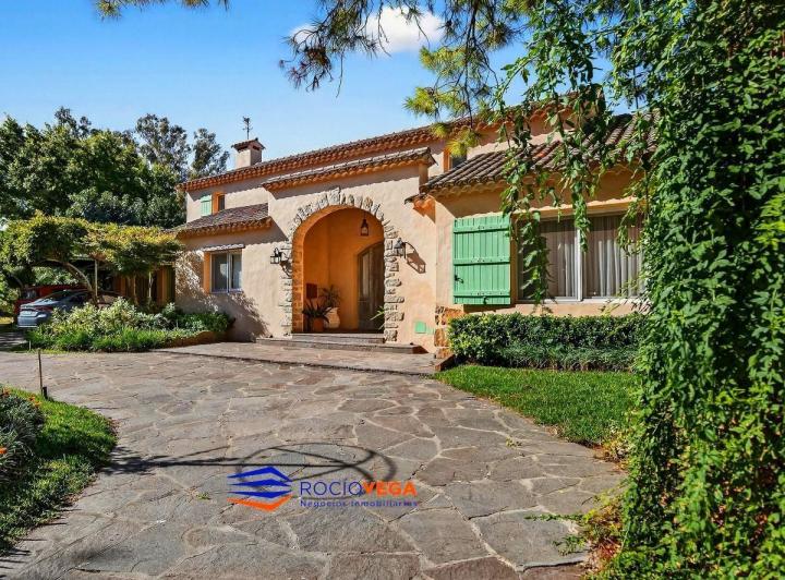 Casa · 350m² · 7 Ambientes · 2 Cocheras