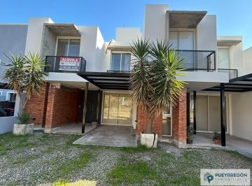 Casa · 150m² · 4 Ambientes · 1 Cochera · Duplex en Alquiler en Riberas de Manantiales