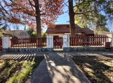 Casa · 130m² · 5 Ambientes · 3 Cocheras · Casa de 5 Ambientes en Lote Propio – Villa Udaondo