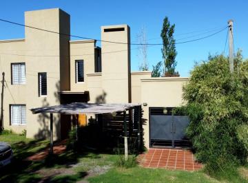 Casa de 5 ambientes, Suipacha · Casa en Suipacha - Excelente Ubicación y Construcción