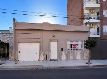 Casa · 169m² · 6 Ambientes · 1 Cochera · Casa en San Nicolas de Los Arroyos