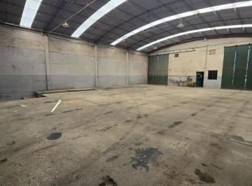 Bodega-Galpón · 320m² · 3 Ambientes · Alquiler 24 Meses Galpón de 285 m Mas Oficinas y Patio Zona Polonia y Juan B. Justo