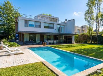 Casa · 311m² · 6 Ambientes · 4 Cocheras · Casa en Venta 6 Ambientes con Pileta Barrio Haras Santa Maria Escobar G. B. a Norte