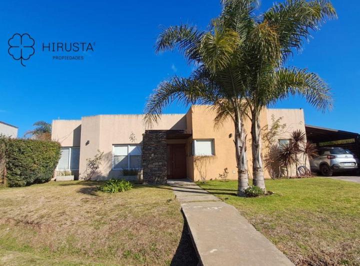 Casa · 112m² · 3 Ambientes · 2 Cocheras