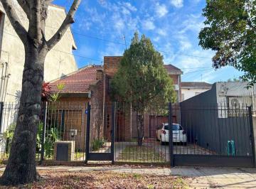 Casa · 237m² · 4 Ambientes · 2 Cocheras · Casa en Venta de 4 Ambientes con Pileta San Martín