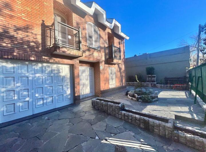 Casa · 155m² · 5 Ambientes · 3 Cocheras