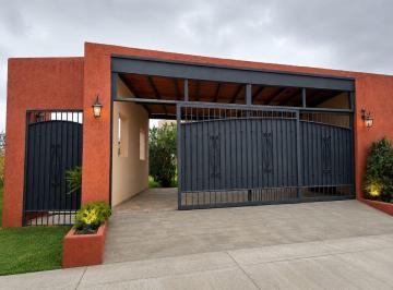 Casa de 6 ambientes, Jesús Nazareno · Casa de Categoría en Alquiler – Barrio Privado Cina Cina Norte – Guaymallén