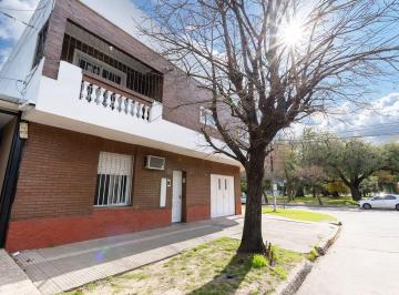 Casa · 95m² · 5 Ambientes · 1 Cochera · Casa en Venta Frente Al Parque Garay