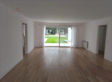 Casa · 230m² · 5 Ambientes · 1 Cochera · Casa en Rumenco