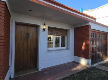 Casa · 160m² · 4 Ambientes · 1 Cochera · Casa Alquiler La Plata 2 Dorm. Independiente Al Frente Zona Norte