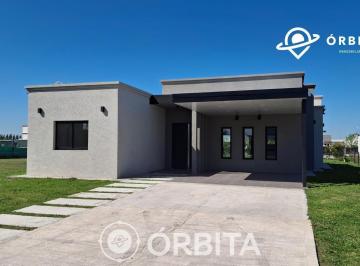 Casa · 140m² · 4 Ambientes · 1 Cochera · Casa en Venta en Barrio San Felipe, Canning Village