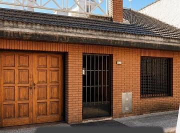 Casa · 140m² · 3 Ambientes · 1 Cochera · Venta Casa 3 Amb. Escritorio y Gge en Monte Castro