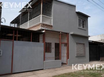 Casa · 200m² · 5 Ambientes · 1 Cochera · Venta de Casa de 5 Ambientes en Gonzales Catan con Posibilidad con Construcción - Apto Crédito