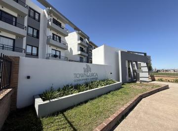 Departamento · 5 Ambientes · 1 Cochera · Alquilo Depto de 2 Dorm. en Town Urca con Pileta y Cochera!