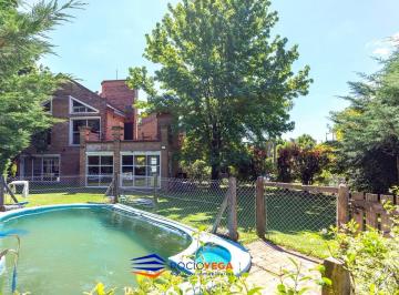 Casa · 220m² · 6 Ambientes · Casa a La Venta en Country Banco Provincia