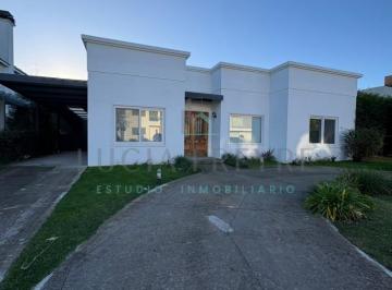 Casa · 220m² · 6 Ambientes · 3 Cocheras · Alquiler Meses Rumenco. Los Sauces