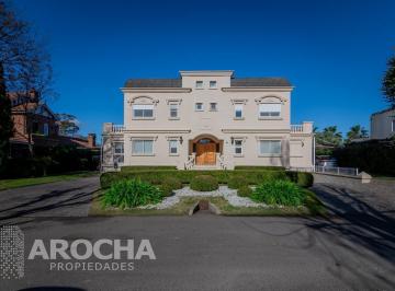 Casa · 510m² · 8 Ambientes · 2 Cocheras · Casa en Abril Club de Campo