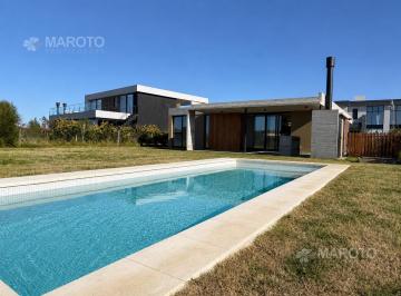 Casa · 160m² · 5 Ambientes · 2 Cocheras · Venta Casa 5 Ambientes en San Sebastián Área 7 a Estrenar con Pileta
