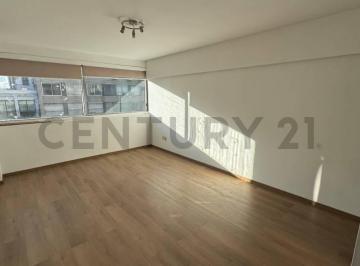 Departamento · 43m² · 1 Dormitorio · Alquiler 1 Dormitorio, Reciclado Super Luminoso, Ciudad Vieja.