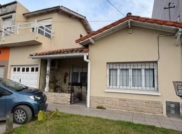 Casa · 121m² · 4 Dormitorios · 1 Cochera · Casa Berutti 5800
