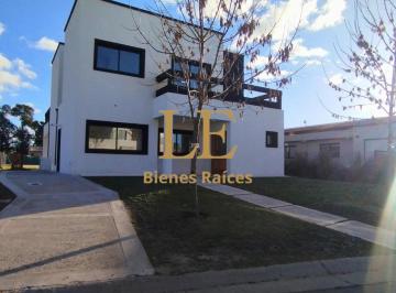 Casa · 224m² · 6 Ambientes · 4 Cocheras · Venta Casa en San Pablo
