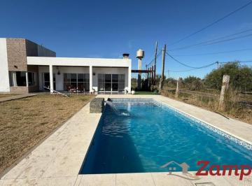 Quinta vacacional · 77m² · 2 Ambientes · Quinta 2 Ambientes con Parrilla y Pileta