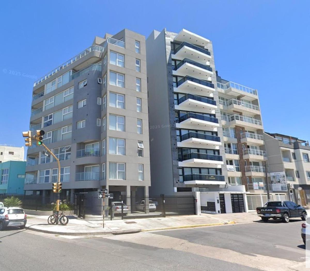 Departamento 2 dorm, 127m² con balcón — Strobel y Av. Félix U. Camet