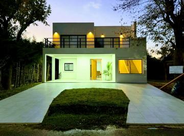 Casa · 220m² · 4 Ambientes · 1 Cochera · Venta Casa 4 Ambientes Country Banco Pcia Moreno