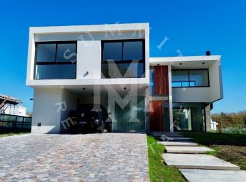 Casa · 287m² · 6 Ambientes · 4 Cocheras · Casa a Estrenar en Venta 6 Amb con Vistas a La Laguna.