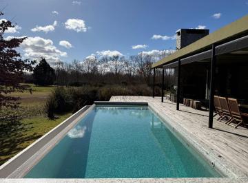 Casa de 4 ambientes, Pilar · Imponente Casa en Alquiler Al Golf en Carmel Country Club