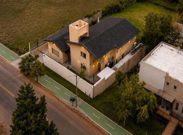 Casa de 7 ambientes, Maipú · Casa en Venta en Huerto del Sol | 305 m² Cubiertos | 1.000 m² de Terreno