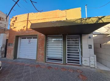Casa · 100m² · 6 Ambientes · 1 Cochera · Casa 2 Dorm. con Cochera