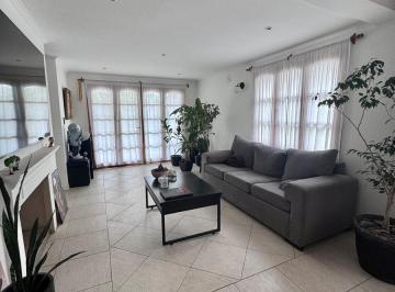 Casa · 217m² · 4 Dormitorios · 2 Cocheras · Openhouse Vende Hermosa Casa en Barrio Dalvian