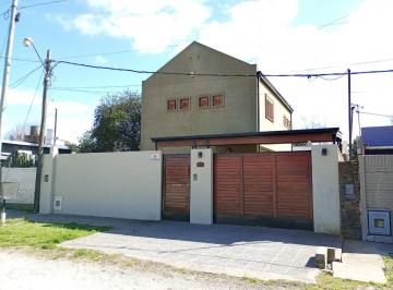 Casa de 6 ambientes, La Plata · Casa en Alquiler en Arturo Segui